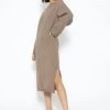 Strickkleid Mit Seitenschlitz In Midi-Länge - Taupe -Sassyclassy SassyClassy Strickkleid mit seitenschlitz in midi lange taupe S3206B5979 2