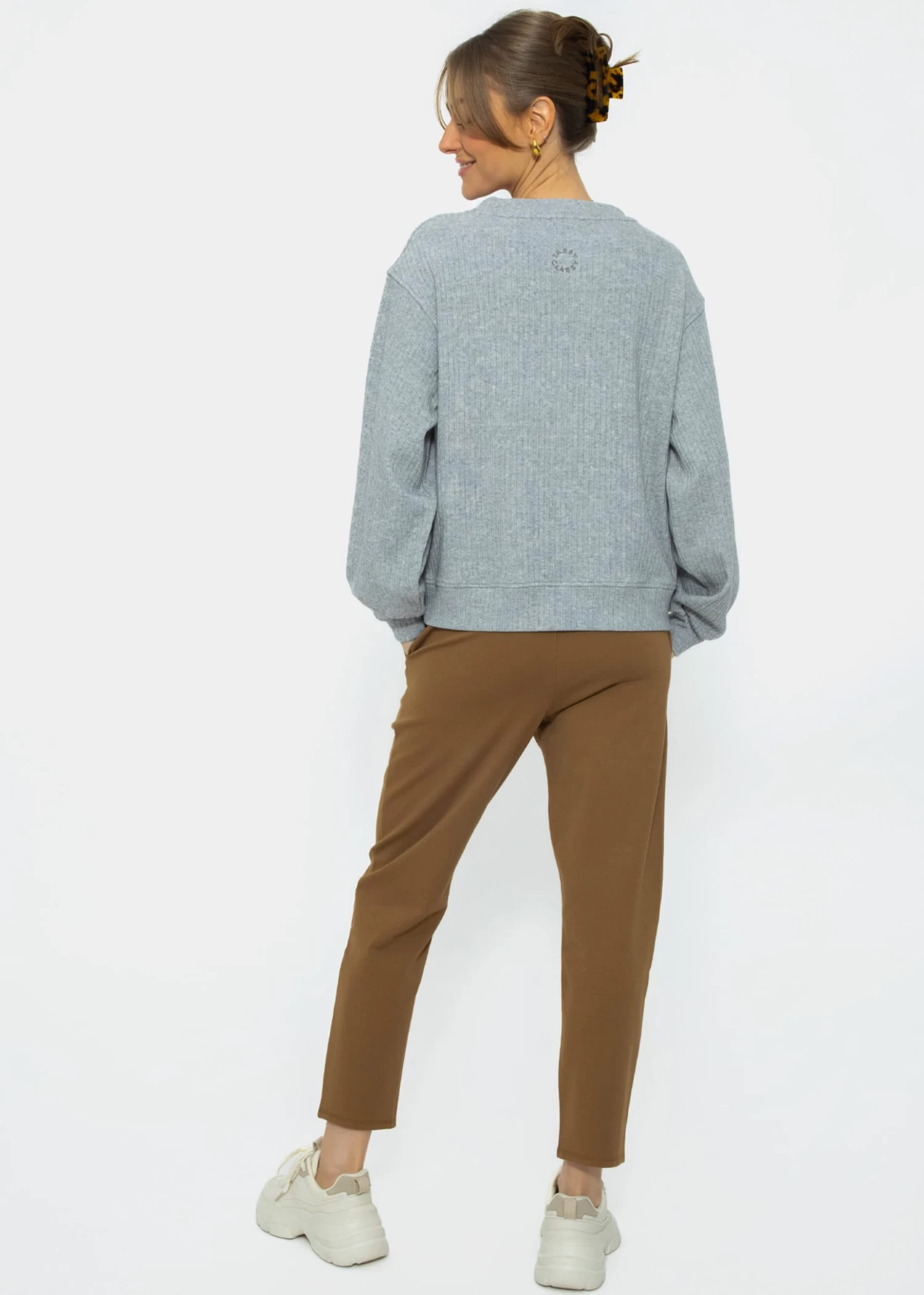 Geripptes Sweatshirt Mit Stickerei - Grau 8 Geripptes Sweatshirt Mit Stickerei - Grau – Bild 6