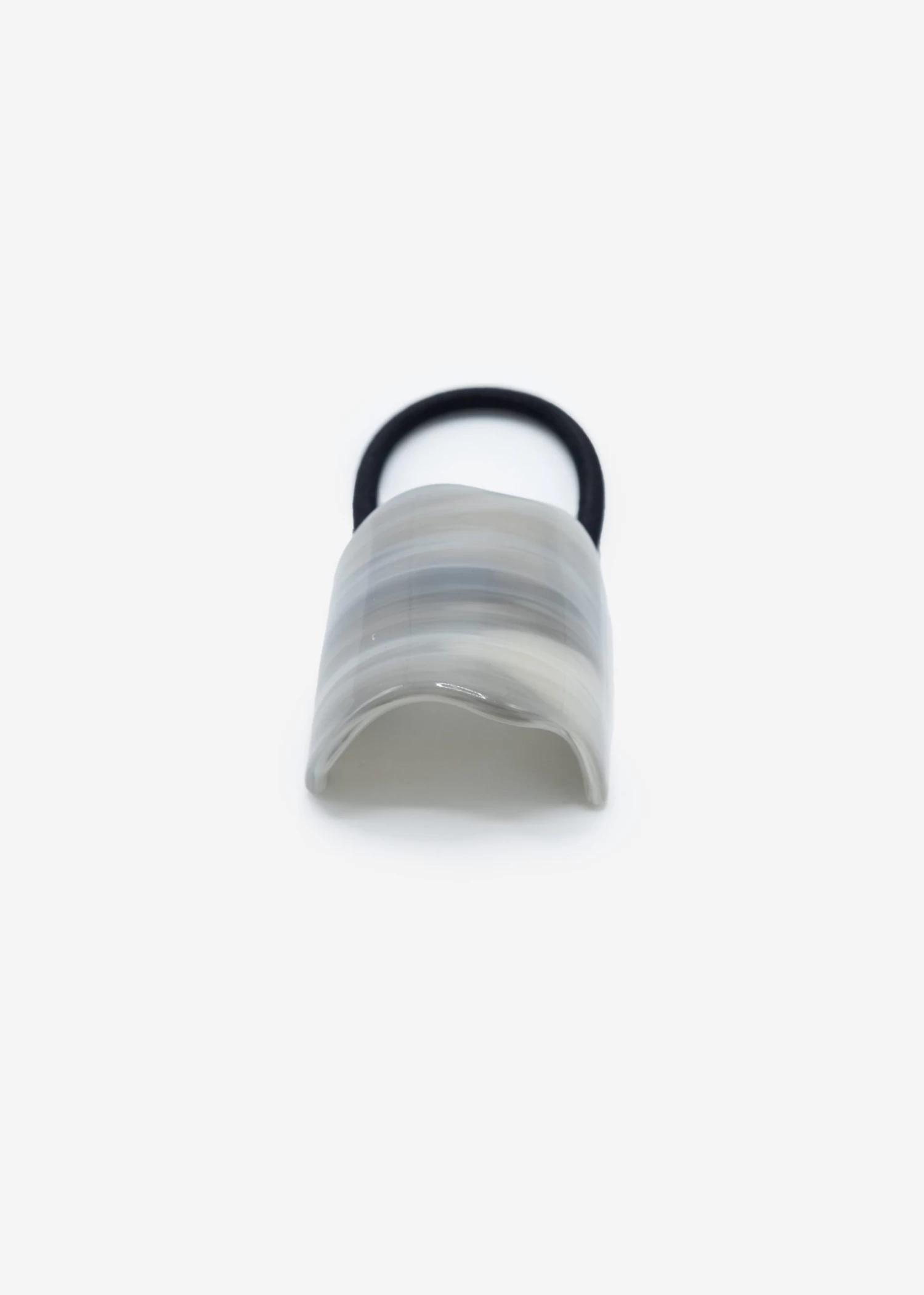 Marmorierter Haargummi - Grau 7 Marmorierter Haargummi - Grau – Bild 5