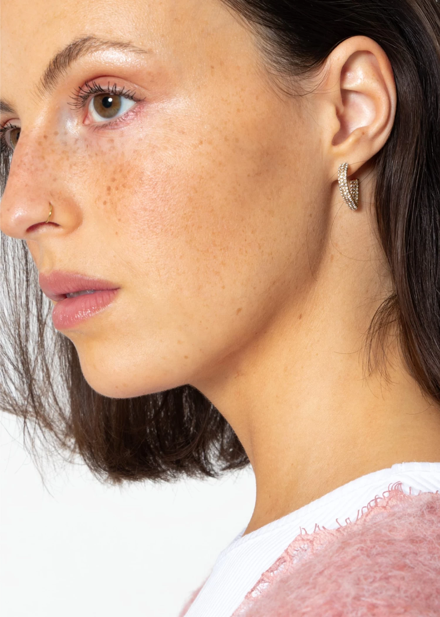 Herz Creolen Mit Funkelnden Steinchen - Gold 6 Herz Creolen Mit Funkelnden Steinchen - Gold – Bild 4