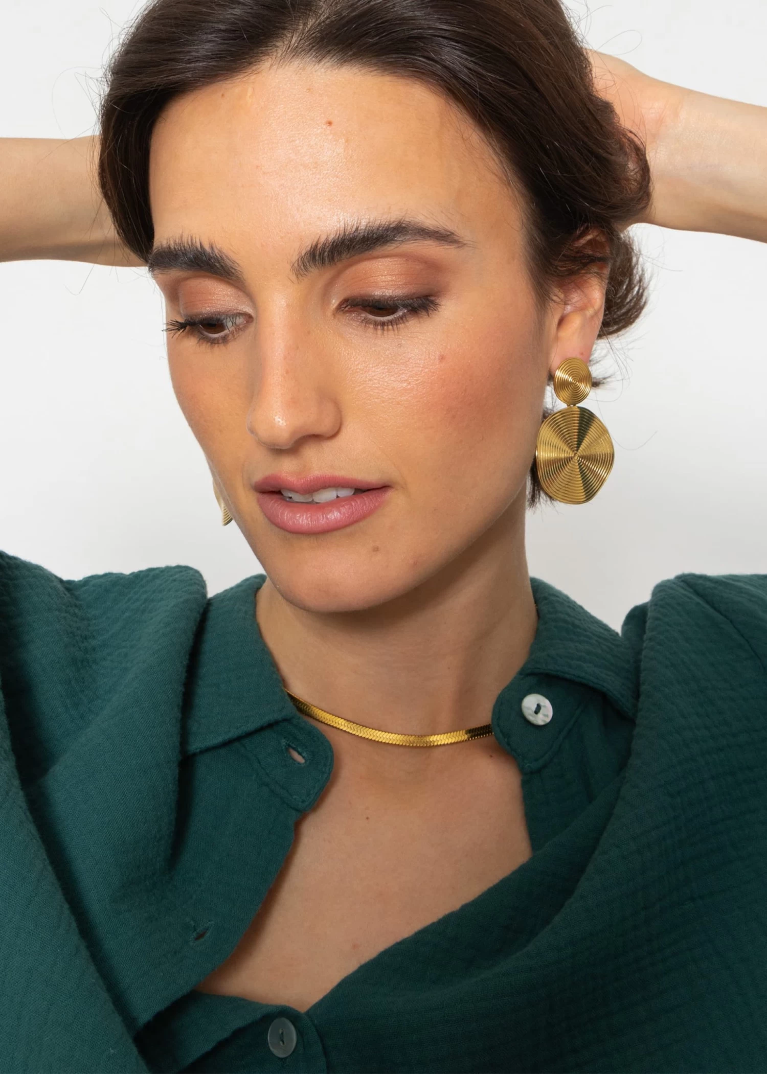 Kreis Ohrringe Mit Struktur - Gold 6 Kreis Ohrringe Mit Struktur - Gold – Bild 4