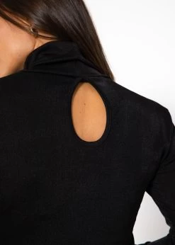 Fließendes Langarmshirt Mit Rollkragen Und Rückenausschnitt - Schwarz -Sassyclassy SassyClassy langarmshirt mit rollkragen und ruckenausschnitt S3209G6379 5