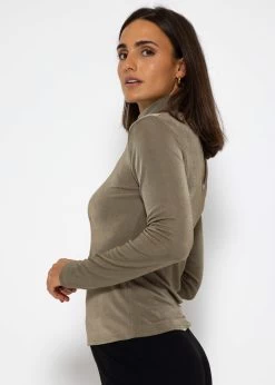 Fließendes Langarmshirt Mit Rollkragen Und Rückenausschnitt - Khaki -Sassyclassy SassyClassy langarmshirt mit rollkragen und ruckenausschnitt khaki S3209G6381 2