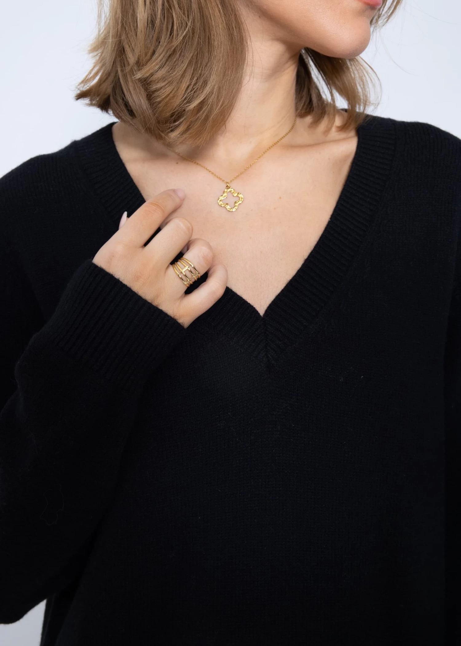 Langes Strickkleid Mit V-Ausschnitt - Schwarz 11 Langes Strickkleid Mit V-Ausschnitt - Schwarz – Bild 9