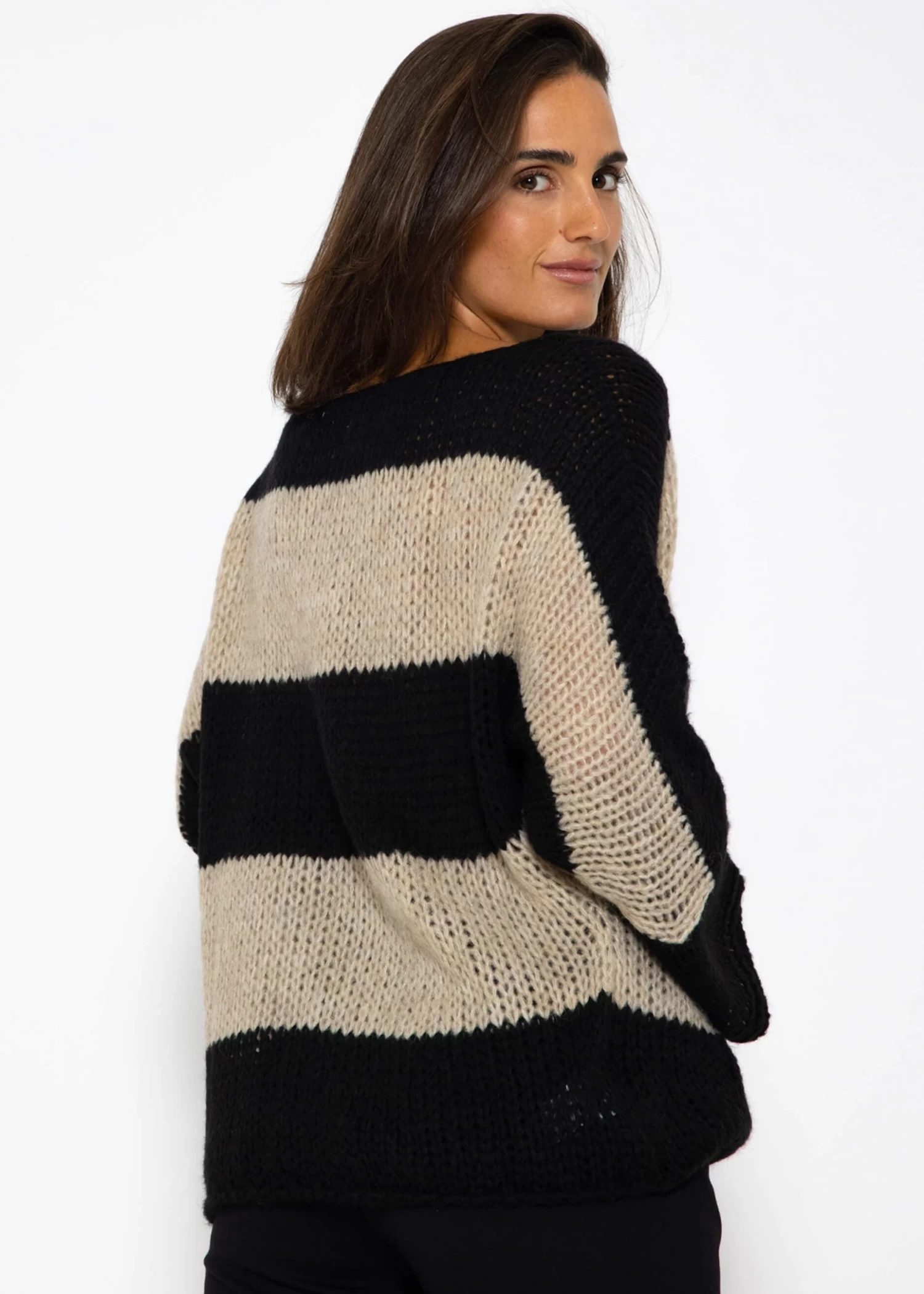 Locker Gestrickter Oversize Pullover- Schwarz-beige 9 Locker Gestrickter Oversize Pullover- Schwarz-beige – Bild 7