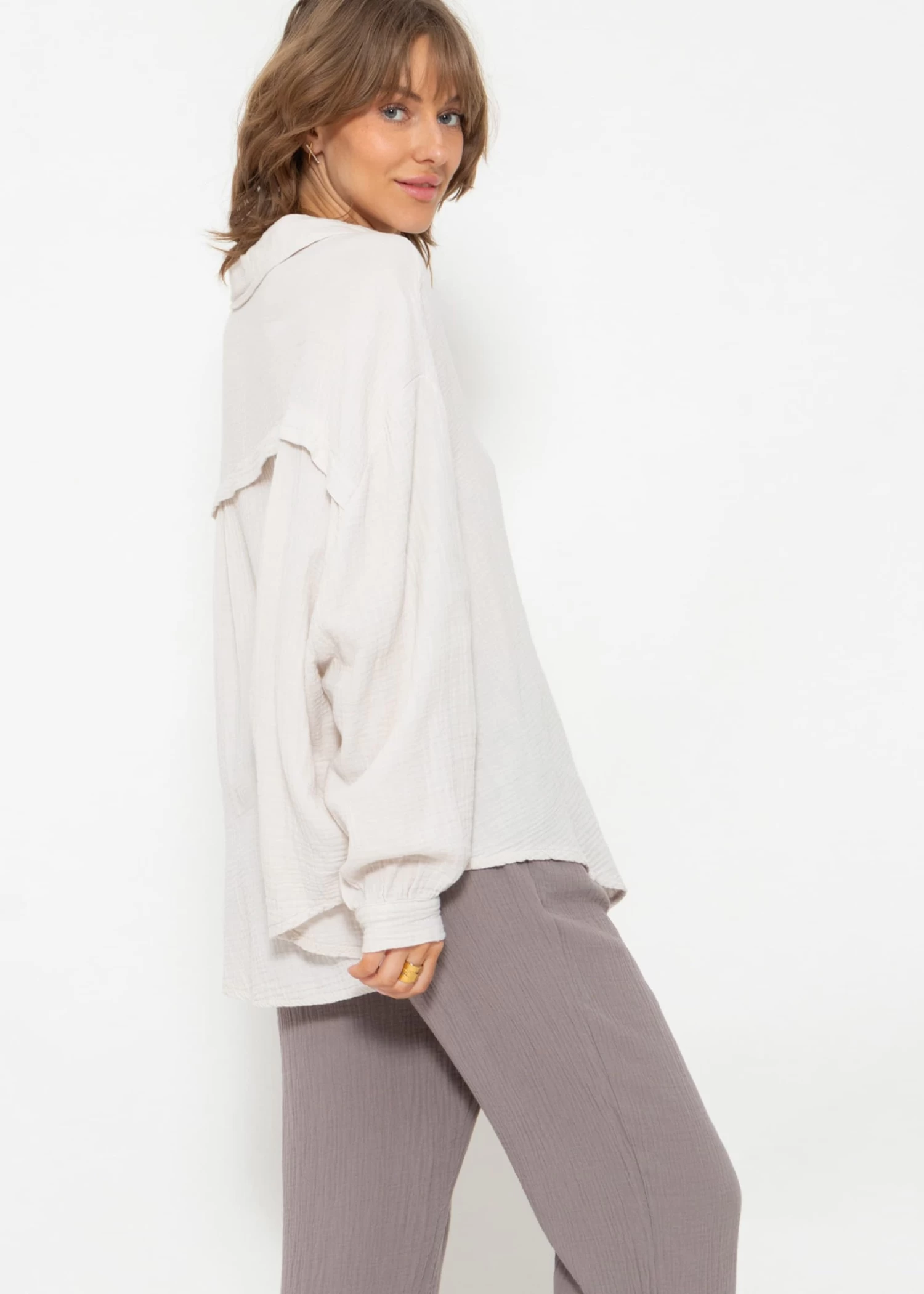 Musselin Bluse Oversize, Kurz, Hellbeige 9 Musselin Bluse Oversize, Kurz, Hellbeige – Bild 7
