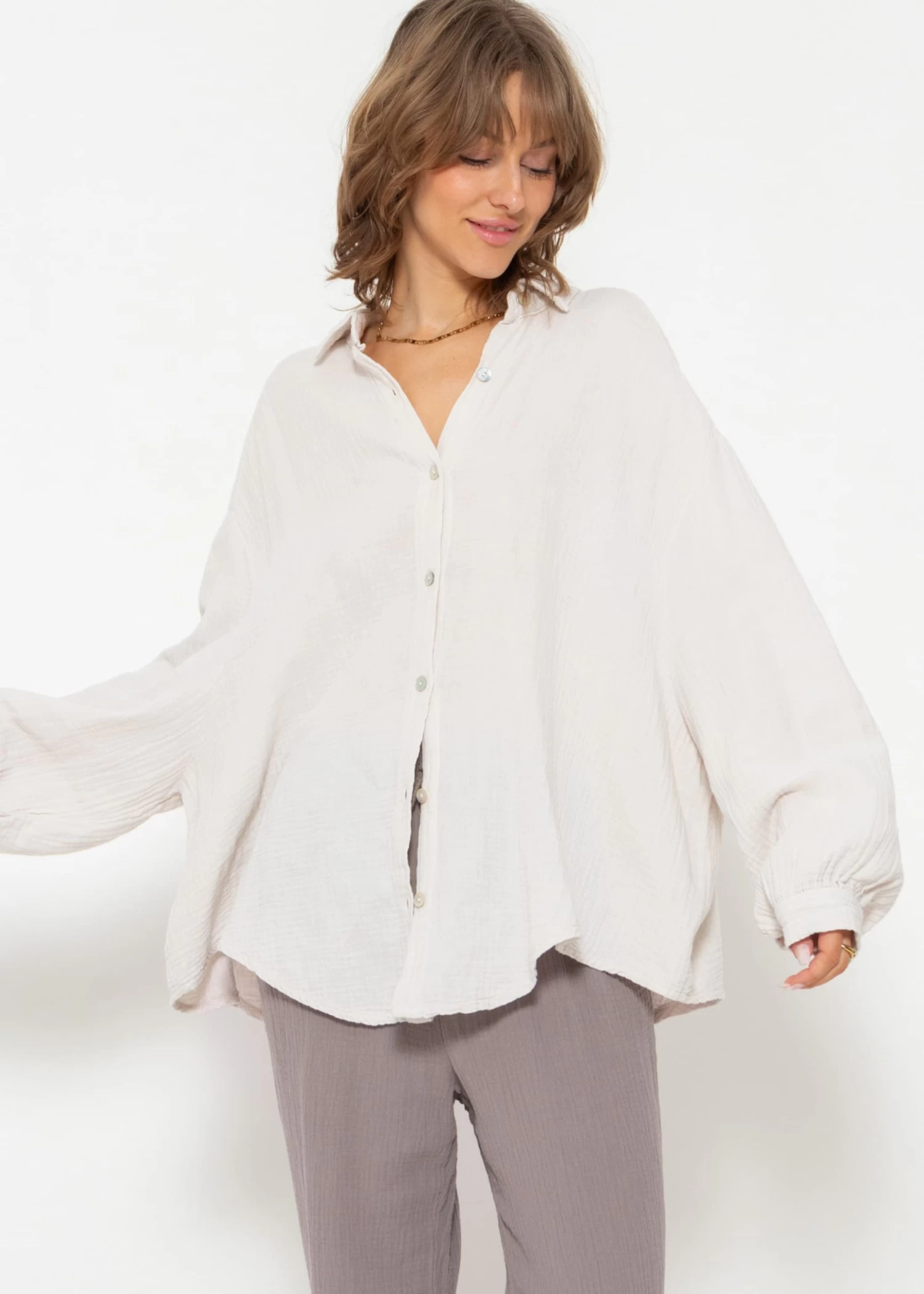 Musselin Bluse Oversize, Kurz, Hellbeige 8 Musselin Bluse Oversize, Kurz, Hellbeige – Bild 6