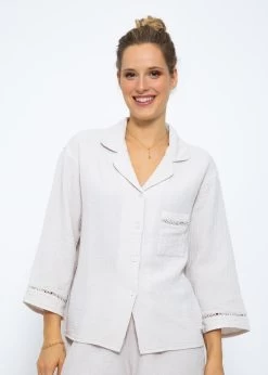 Musselin Pyjamabluse Mit Spitzenborte - Hellbeige -Sassyclassy SassyClassy musselin pyjamabluse mit spitzenborte hellbeige S3209NL6443