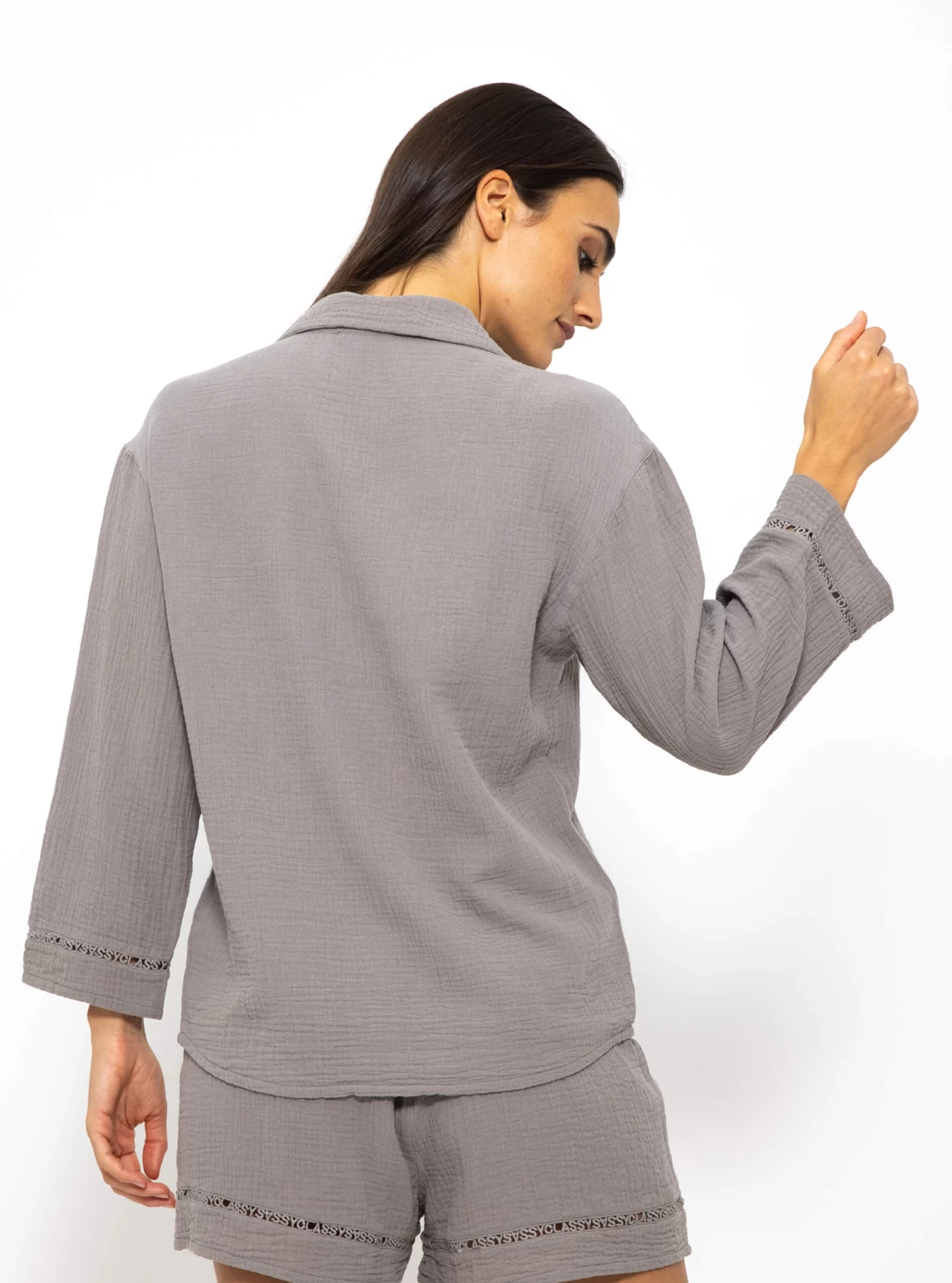 Musselin Pyjamabluse Mit Spitzenborte - Taupe 9 Musselin Pyjamabluse Mit Spitzenborte - Taupe – Bild 7