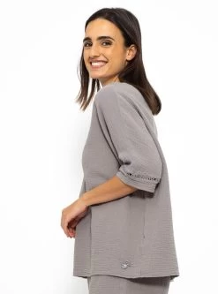 Musselin Pyjamashirt Mit Spitzenborte - Taupe 13 Musselin Pyjamashirt Mit Spitzenborte - Taupe -Sassyclassy SassyClassy musselin pyjamashirt mit spitzenborte taupe S3209NI6448 2