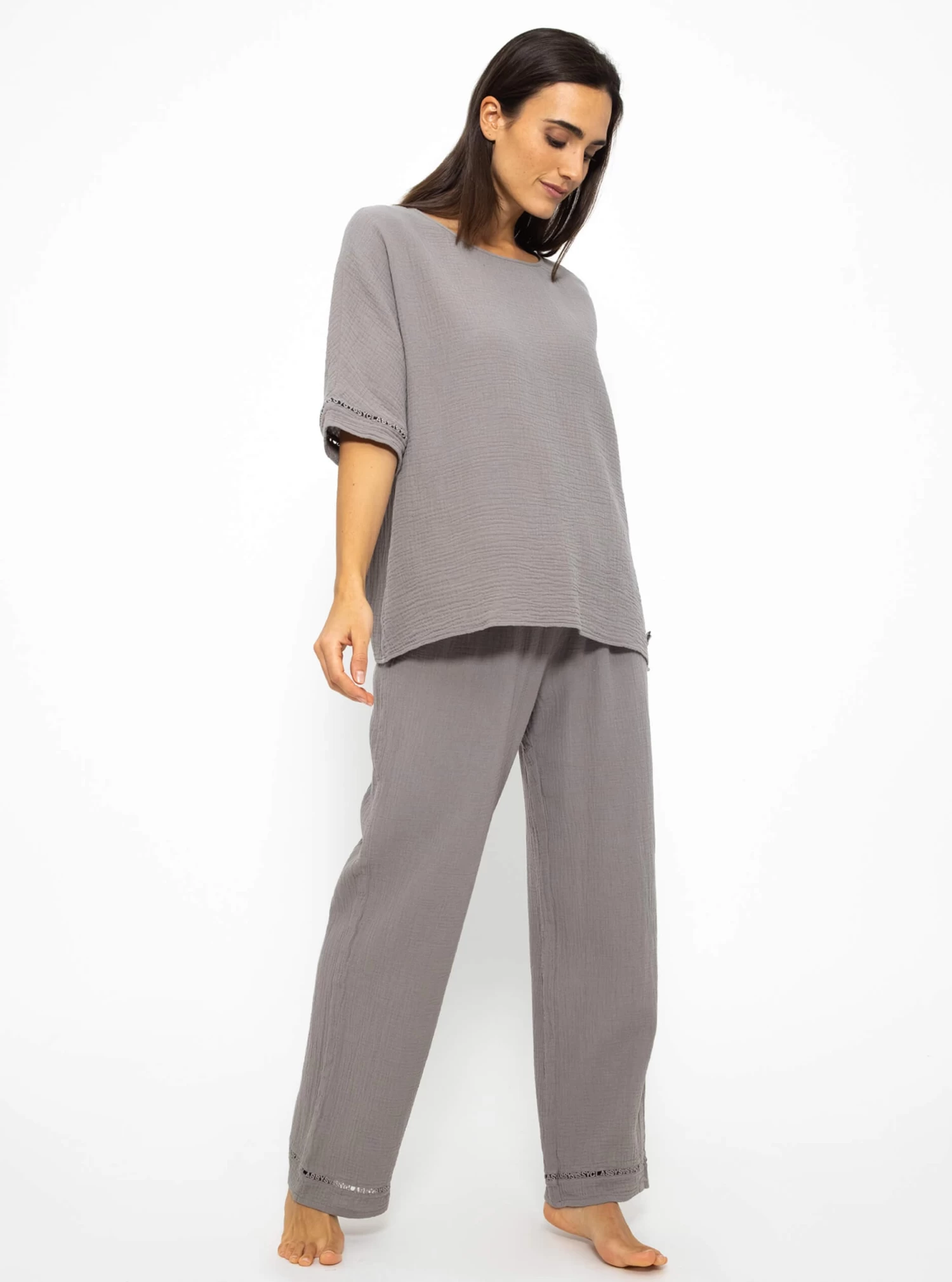 Musselin Pyjamashirt Mit Spitzenborte - Taupe 6 Musselin Pyjamashirt Mit Spitzenborte - Taupe – Bild 4