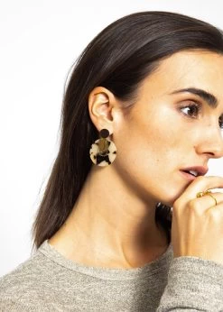 Ohrstecker Mit Rundem Schildpatt-Anhänger - Gold -Sassyclassy SassyClassy ohrstecker mit rundem schildpatt anhanger gold S3211AO656015PKy8LhYZ1am