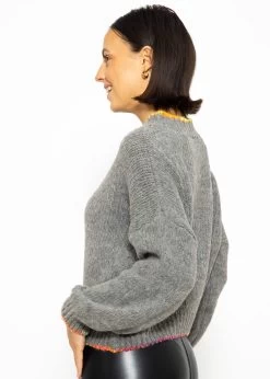 Oversize Pullover Mit Bunten Akzenten - Grau -Sassyclassy SassyClassy oversize pullover mit bunten akzenten grau S3211P6637 5