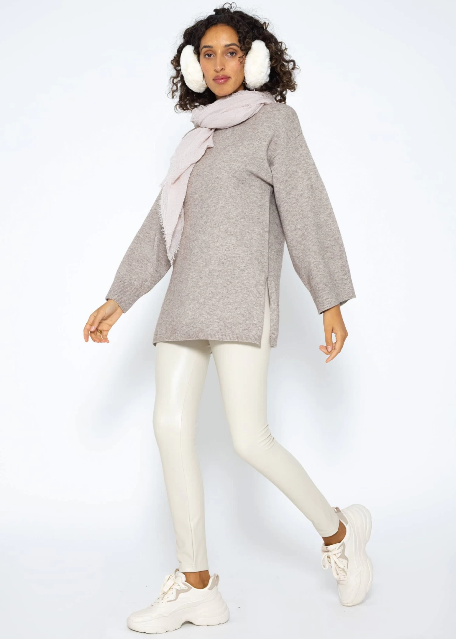 Oversize Pullover Mit Seitenschlitzen - Taupe 7 Oversize Pullover Mit Seitenschlitzen - Taupe – Bild 5