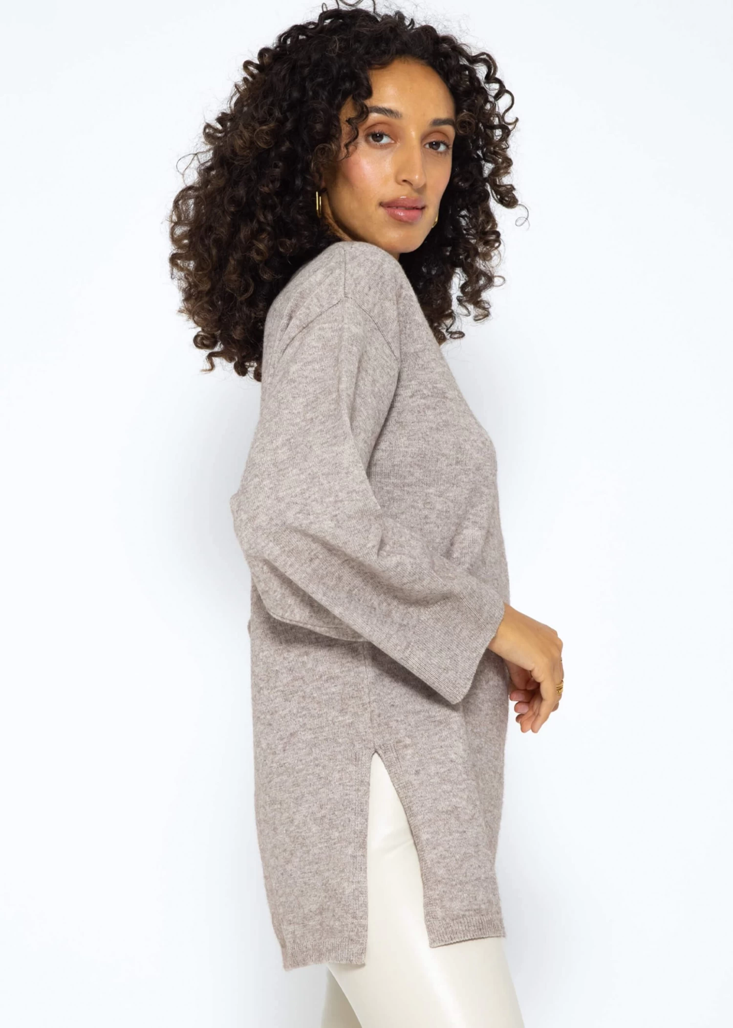 Oversize Pullover Mit Seitenschlitzen - Taupe 3 Oversize Pullover Mit Seitenschlitzen - Taupe