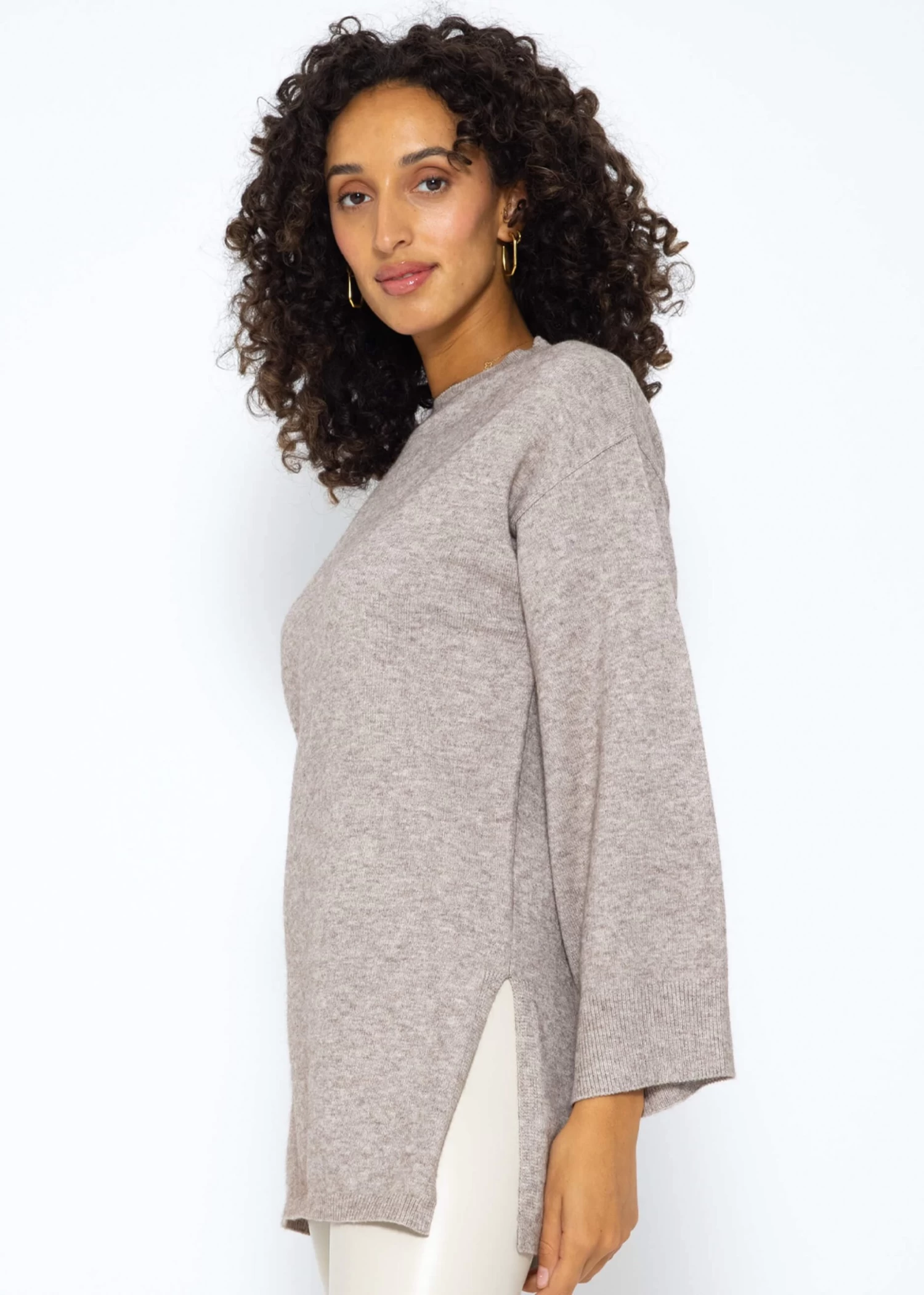Oversize Pullover Mit Seitenschlitzen - Taupe 8 Oversize Pullover Mit Seitenschlitzen - Taupe – Bild 6