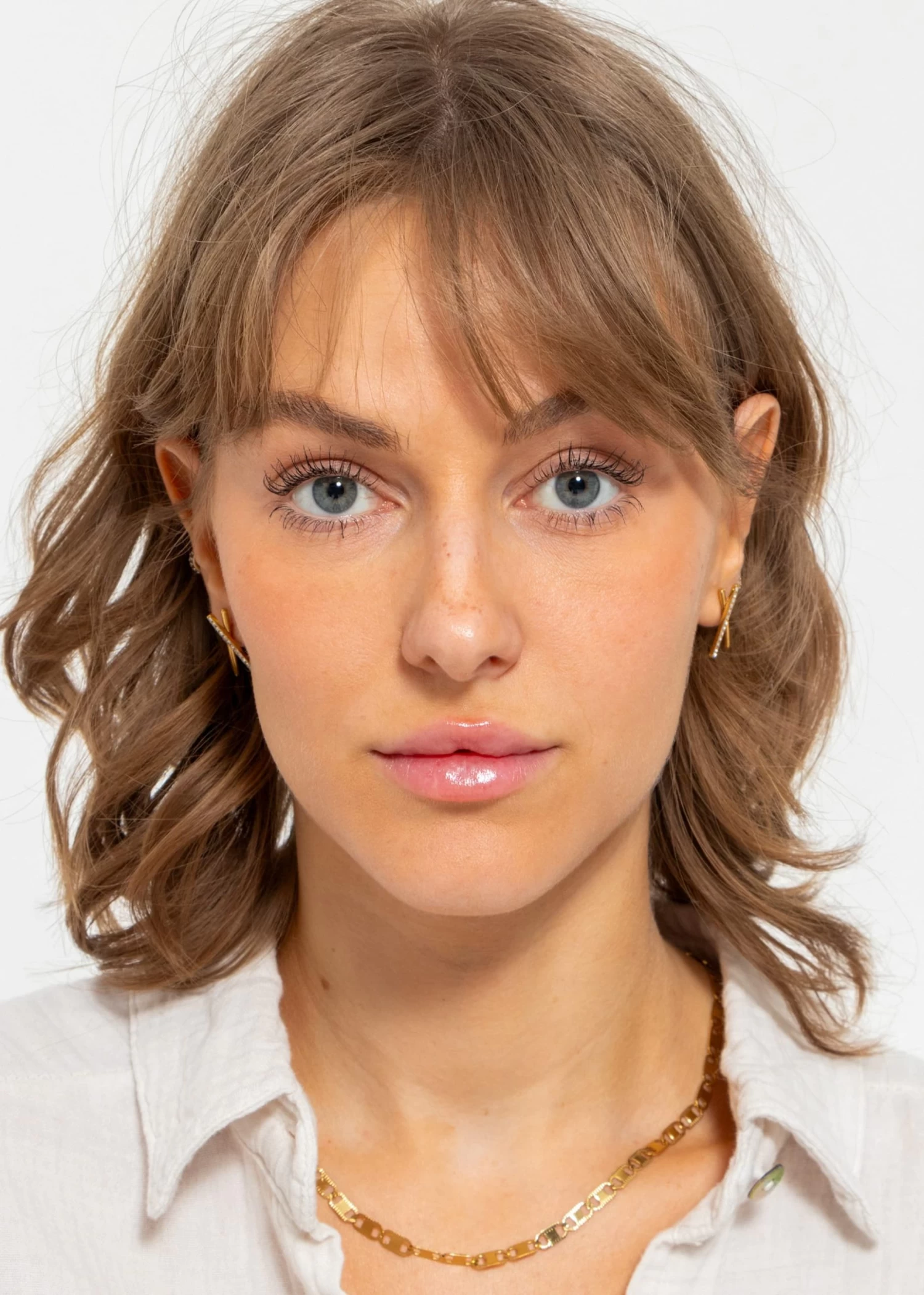 Stäbchen Ohrstecker Mit Funkelnden Steinchen - Gold 4 Stäbchen Ohrstecker Mit Funkelnden Steinchen - Gold – Bild 2