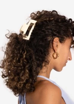 Eckige Haarklammer, Beige 9 Eckige Haarklammer, Beige -Sassyclassy SassyClassy eckige haarklammer beige S3205A1341 4