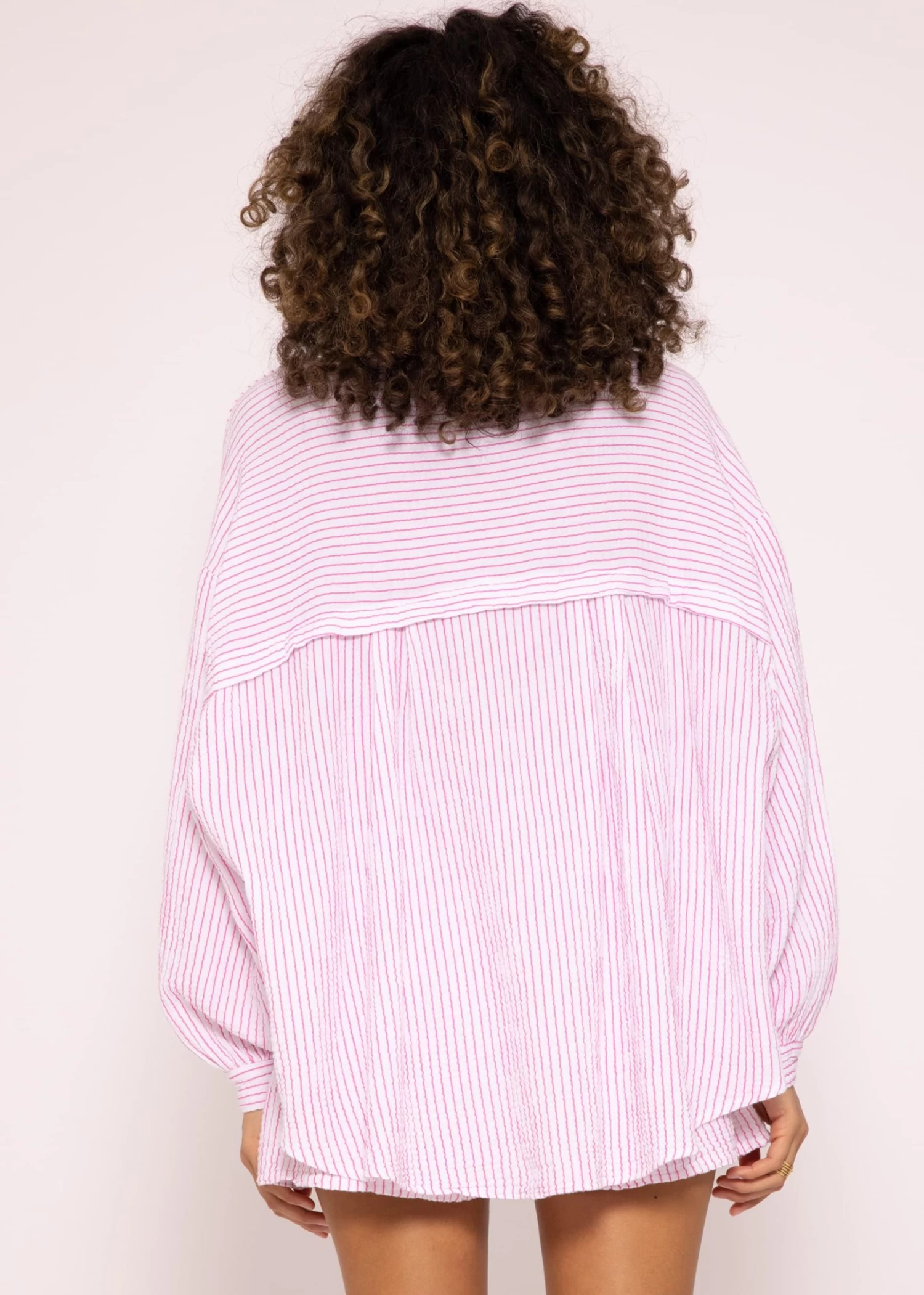 Gestreifte Musselin Bluse Oversize, Kurz, Pink/weiß 8 Gestreifte Musselin Bluse Oversize, Kurz, Pink/weiß – Bild 6