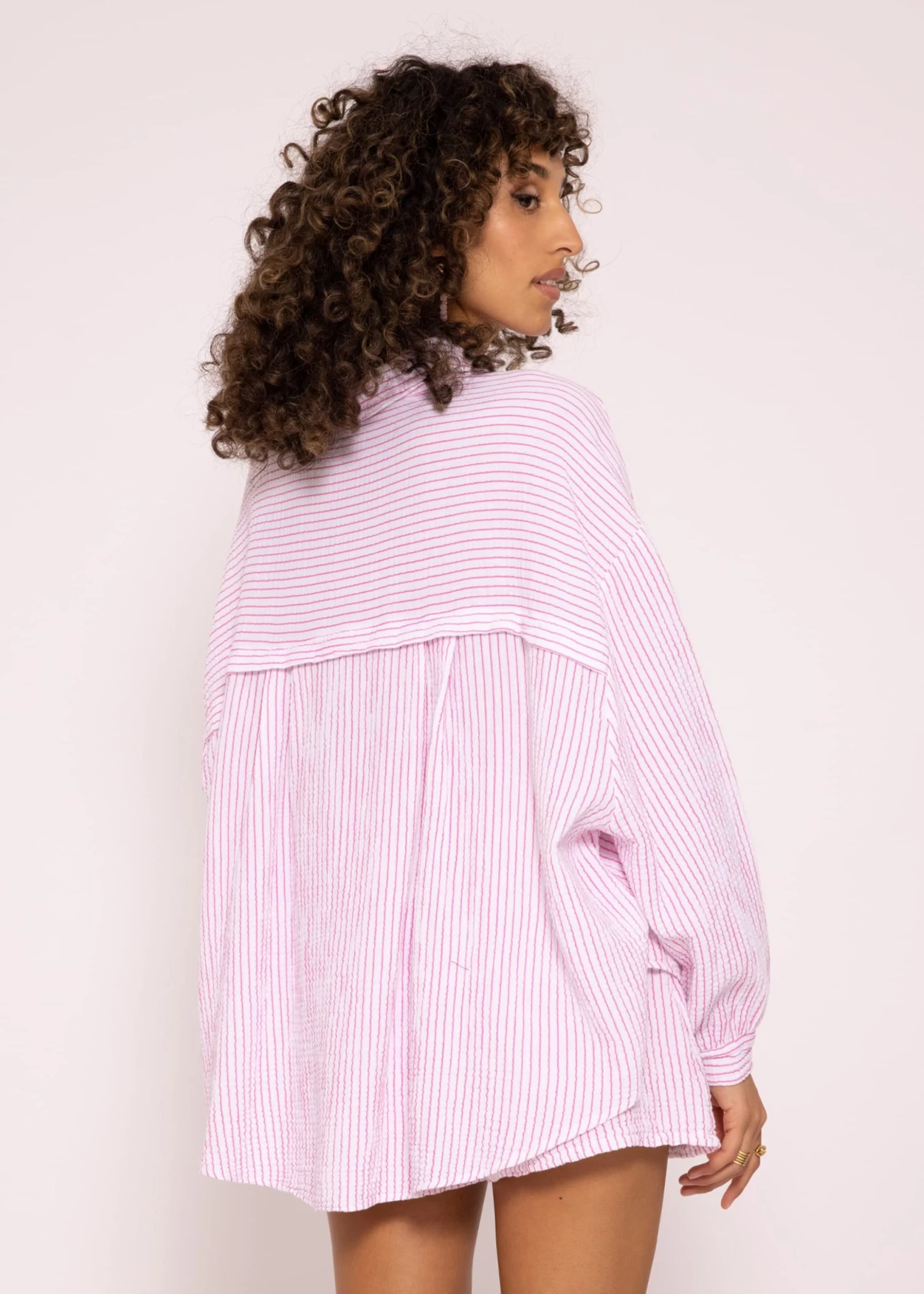 Gestreifte Musselin Bluse Oversize, Kurz, Pink/weiß 9 Gestreifte Musselin Bluse Oversize, Kurz, Pink/weiß – Bild 7