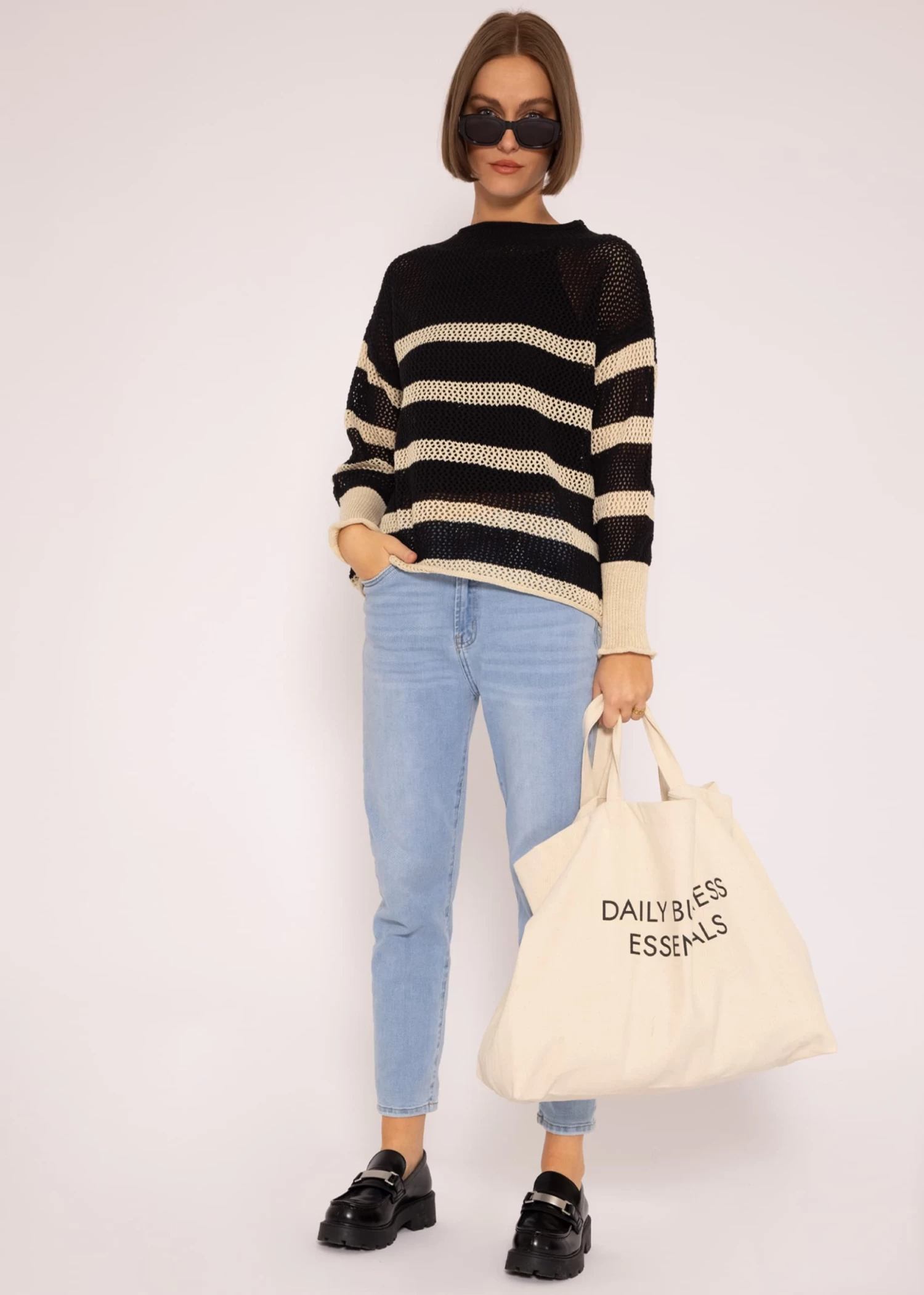 Gestreifter Netz-Pullover, Schwarz/beige 6 Gestreifter Netz-Pullover, Schwarz/beige – Bild 4