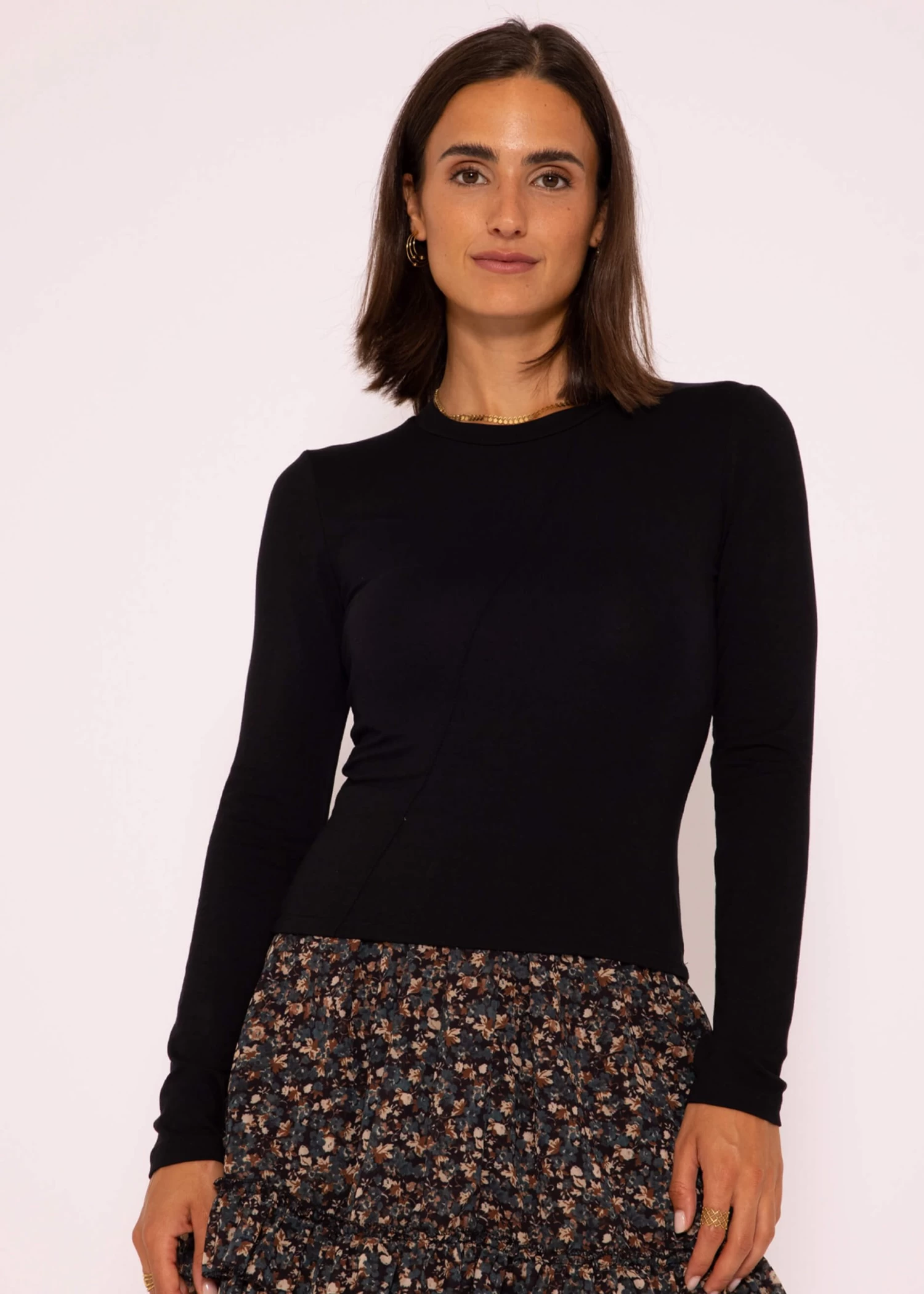 Langarmshirt Mit Diagonaler Biese, Schwarz 4 Langarmshirt Mit Diagonaler Biese, Schwarz – Bild 2