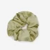 Satin-Scrunchie, Hellgrün -Sassyclassy SassyClassy satin scrunchie hellgrun S2204A1096 2