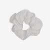 Satin-Scrunchie, Weiß 2 Satin-Scrunchie, Weiß -Sassyclassy SassyClassy satin scrunchie weiss S2206A1120 1zy8fLrAkNfHN7
