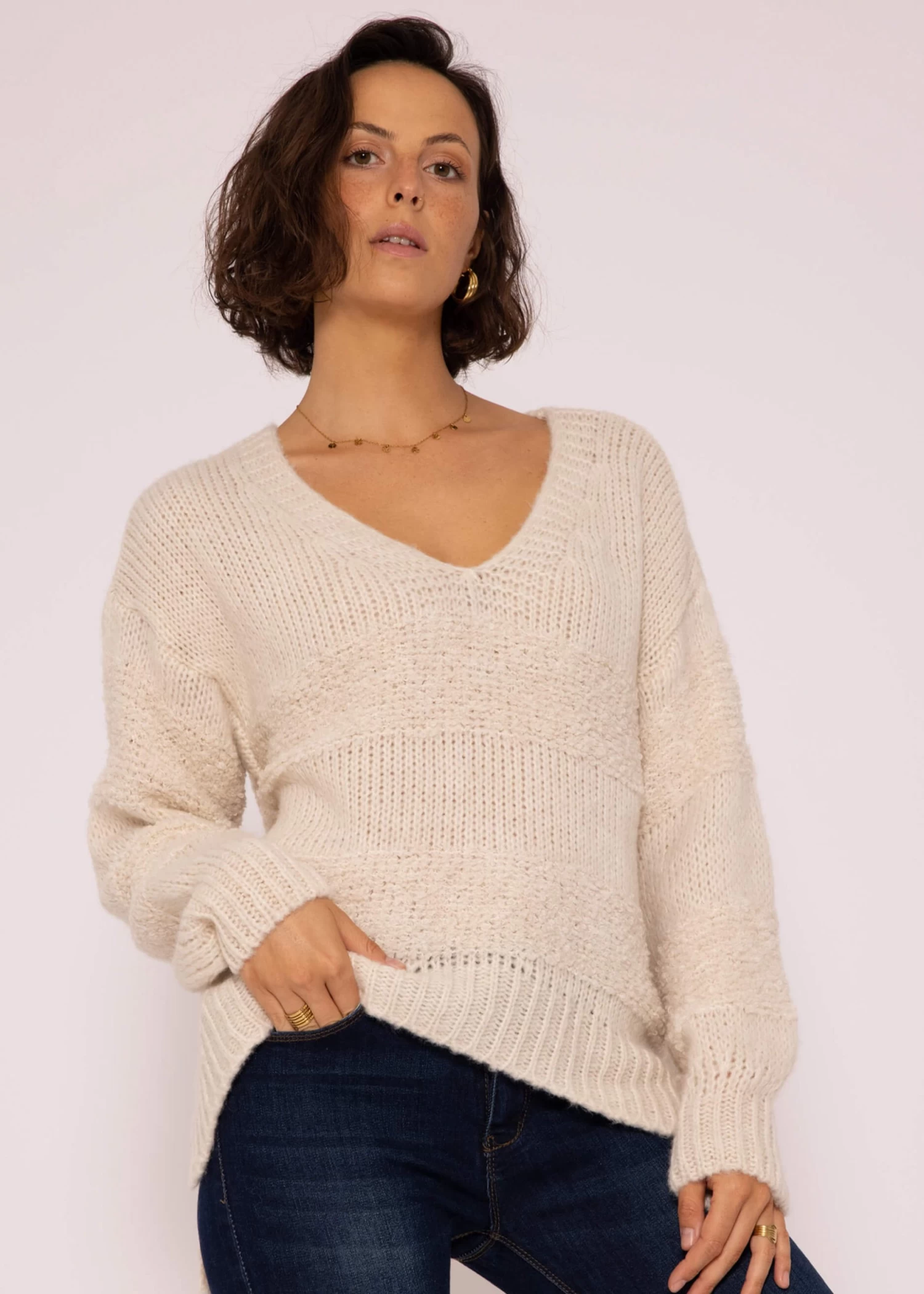 Strickpullover Mit V-Ausschnitt, Offwhite 3 Strickpullover Mit V-Ausschnitt, Offwhite