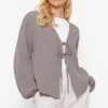 Musselin Blusenjacke Mit Bindebänder - Taupe 2 Musselin Blusenjacke Mit Bindebänder - Taupe -Sassyclassy sassyclassy Musselin Blusenjacke mit Bindebander taupe S3201B5420F4wqkHOZElIHC