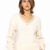 Pullover Mit Spitzen-Ausschnitt - Offwhite 2 Pullover Mit Spitzen-Ausschnitt - Offwhite -Sassyclassy sassyclassy Pullover mit Spitzen Ausschnitt offwhite S3210P6533 3