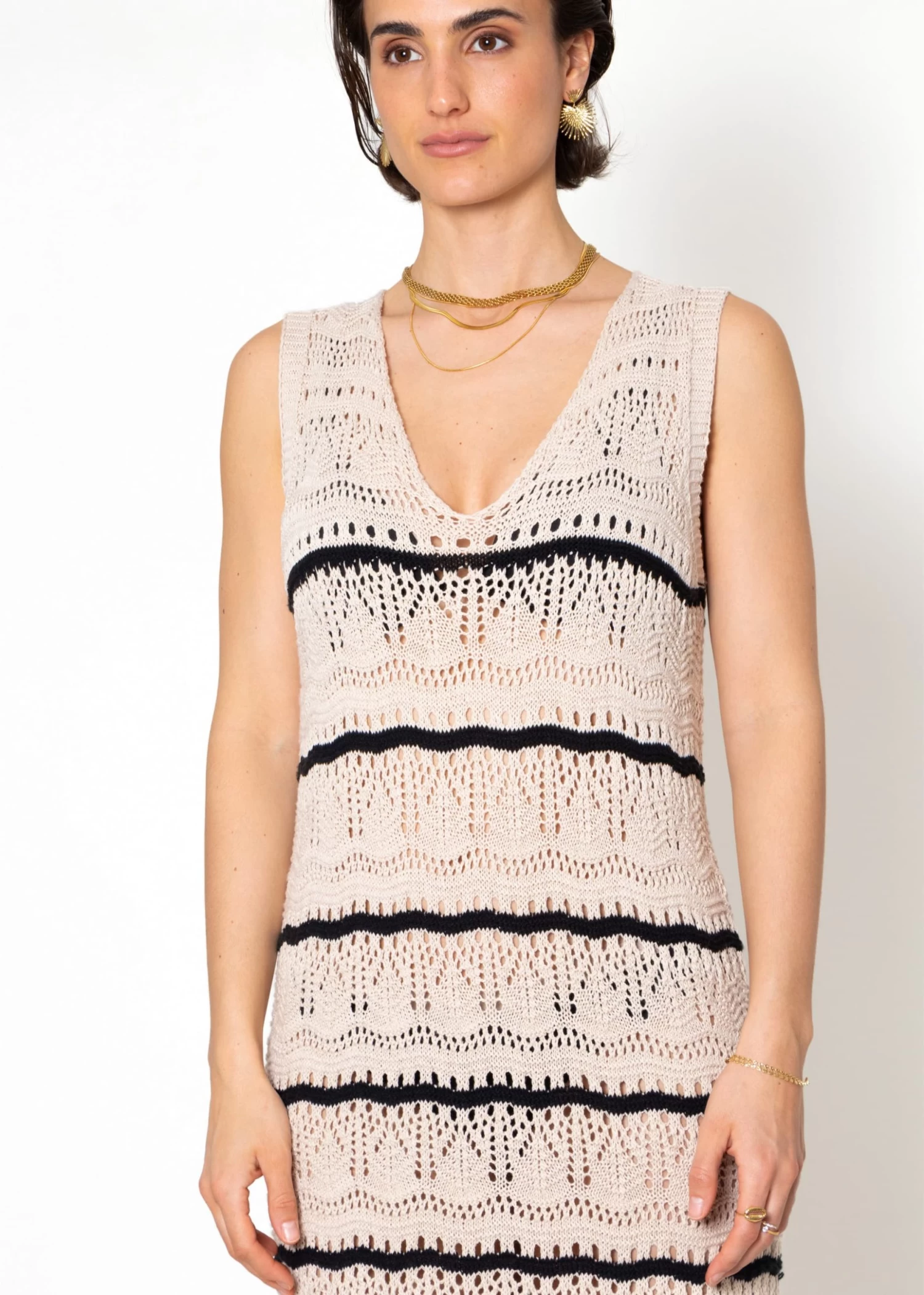 Ärmelloses Strickkleid Mit Strukturmuster - Beige-schwarz 9 Ärmelloses Strickkleid Mit Strukturmuster - Beige-schwarz – Bild 7