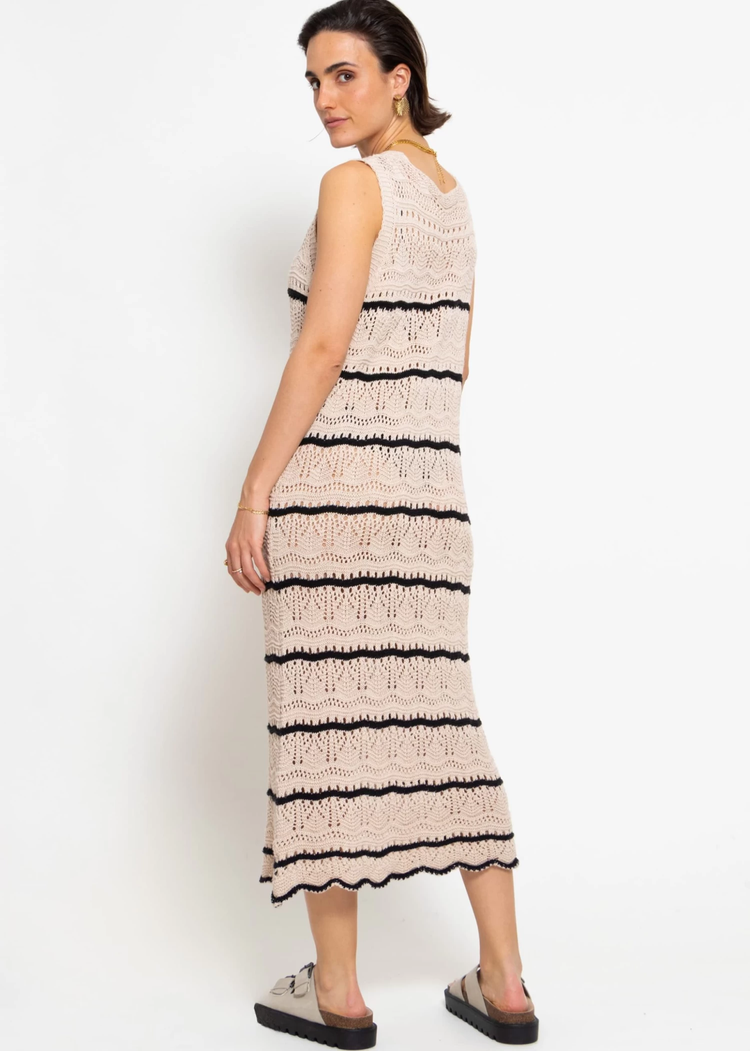 Ärmelloses Strickkleid Mit Strukturmuster - Beige-schwarz 8 Ärmelloses Strickkleid Mit Strukturmuster - Beige-schwarz – Bild 6