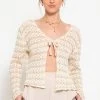 Crop Cardigan In Ajourstrick Mit Bindebänder - Beige-offwhite -Sassyclassy sassyclassy crop cardigan in ajourstrick mit bindebander beige offwhite S4203C6982 9