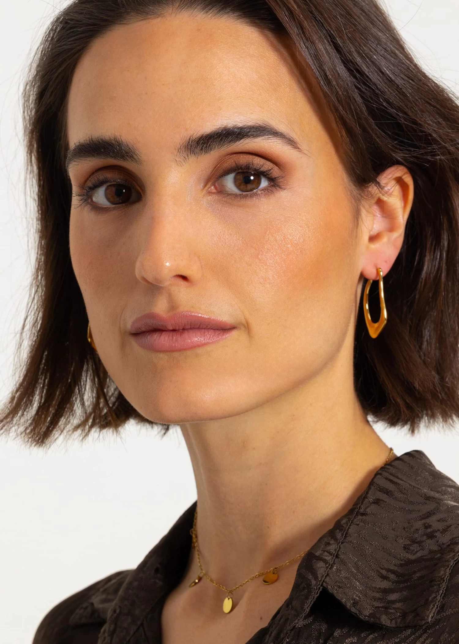 Geschwungene Creolen, Gold 4 Geschwungene Creolen, Gold – Bild 2