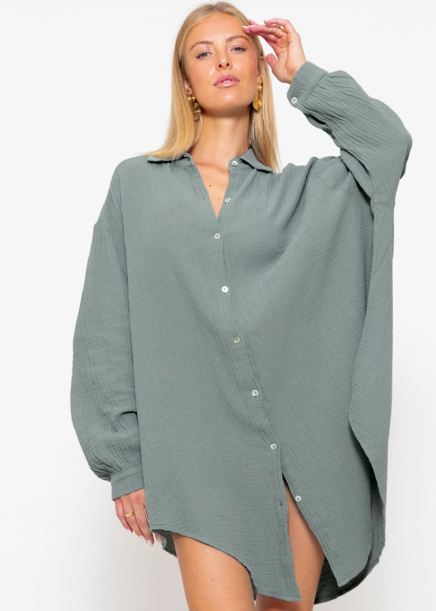 Musselin Bluse Oversize, Salbeigrün 5 Musselin Bluse Oversize, Salbeigrün – Bild 3