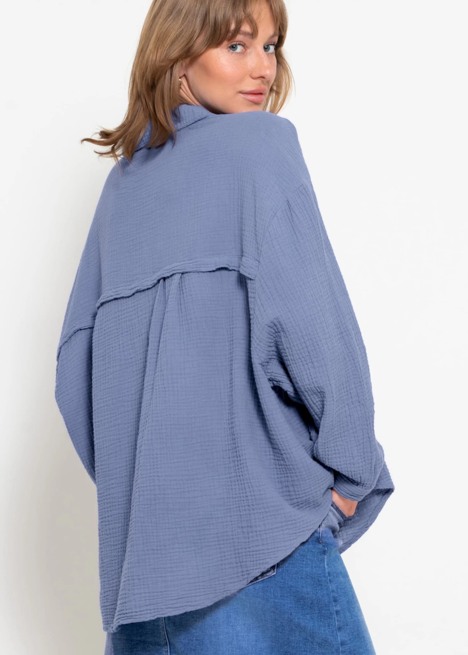 Musselin Bluse Oversize, Kurz, Blau 7 Musselin Bluse Oversize, Kurz, Blau – Bild 5