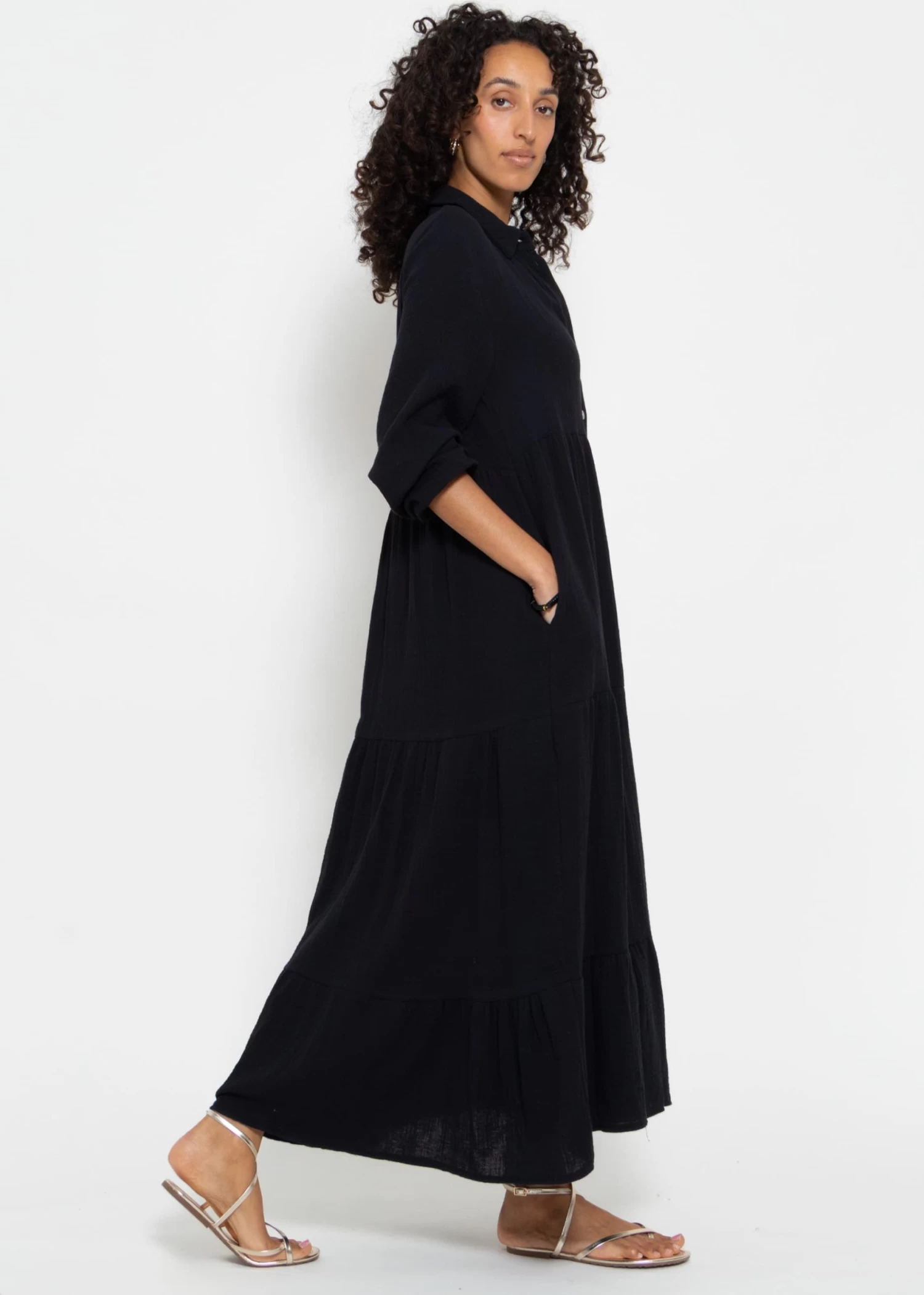 Musselin Maxi Kleid Mit Volants - Schwarz 5 Musselin Maxi Kleid Mit Volants - Schwarz – Bild 3