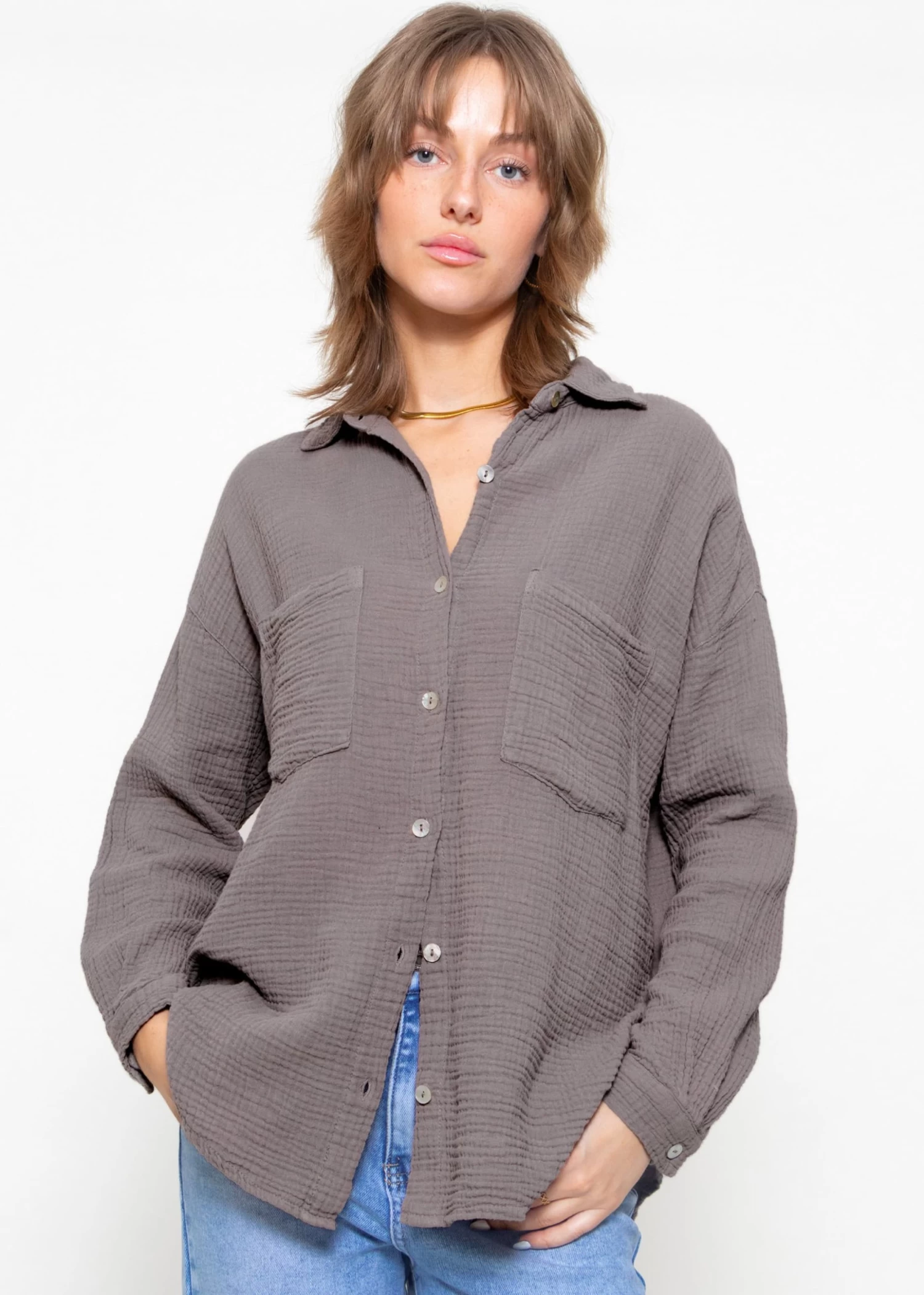 Oversize Musselin Bluse Mit Brusttaschen - Taupe 3 Oversize Musselin Bluse Mit Brusttaschen - Taupe