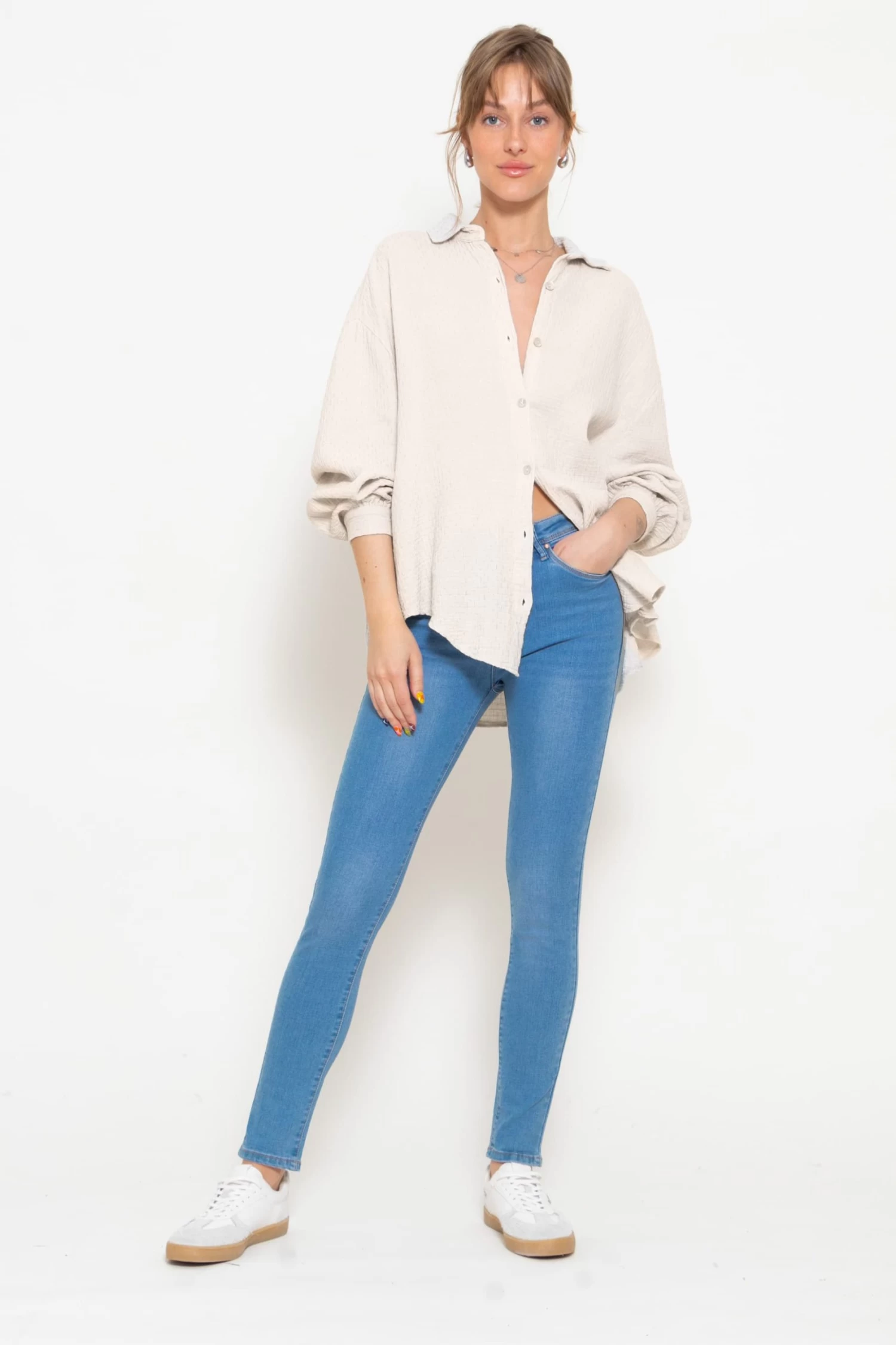 Oversize Musselin Bluse Mit Glitzerdetails - Hellbeige 5 Oversize Musselin Bluse Mit Glitzerdetails - Hellbeige – Bild 3