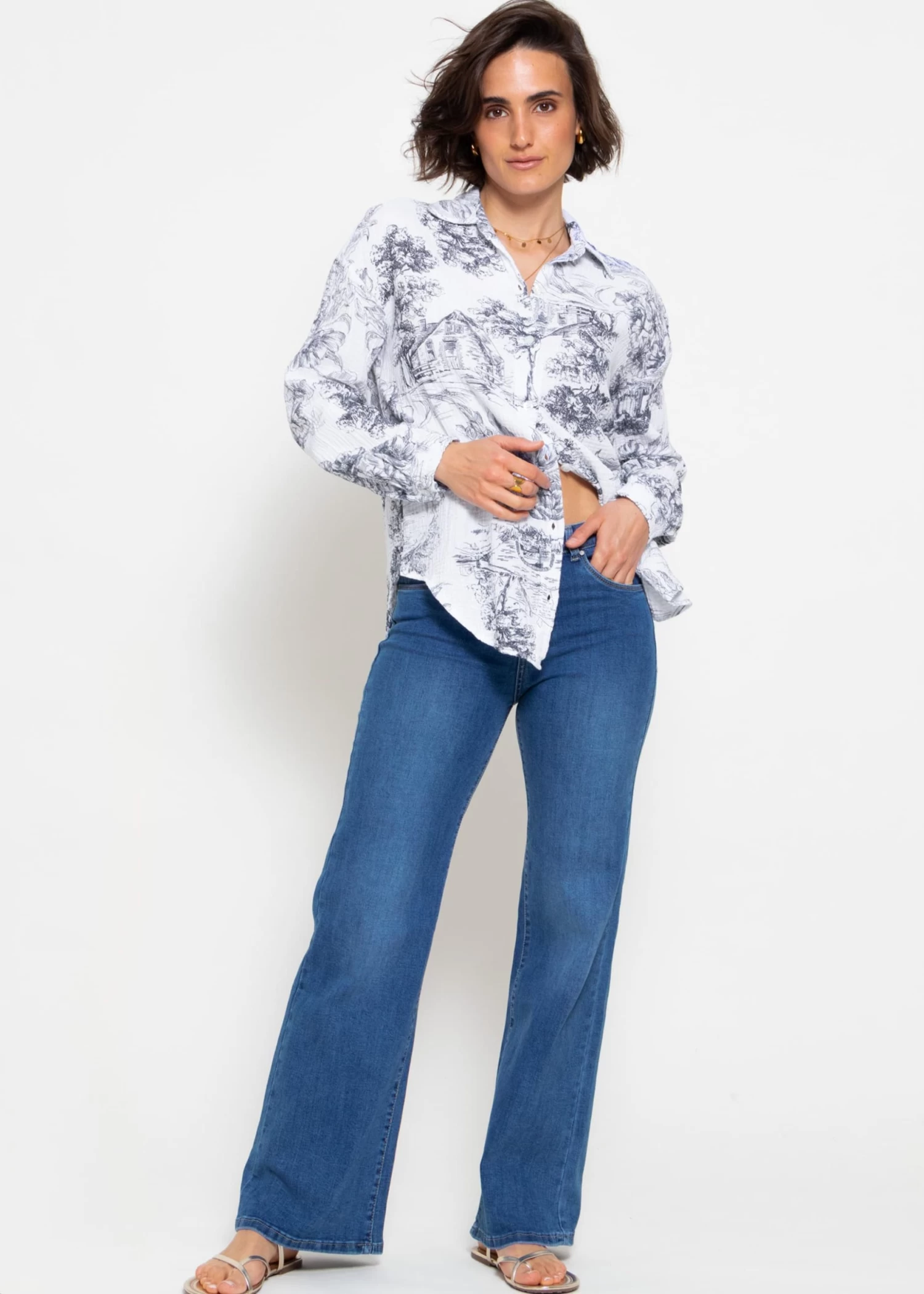 Oversize Musselin Bluse Mit Print - Dunkelblau 6 Oversize Musselin Bluse Mit Print - Dunkelblau – Bild 4
